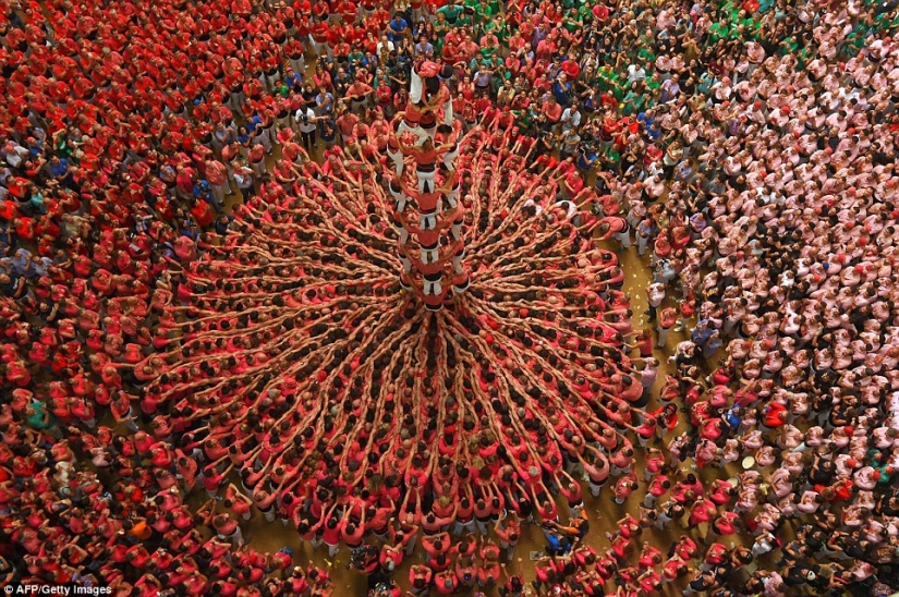 Solo el cielo es más alto: cómo los españoles construyen torres gigantes de personas