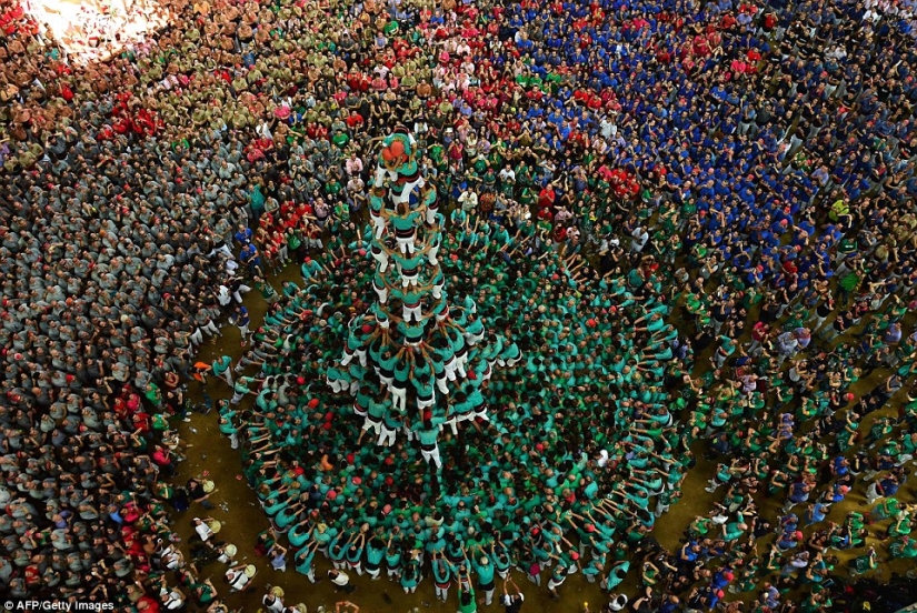 Solo el cielo es más alto: cómo los españoles construyen torres gigantes de personas
