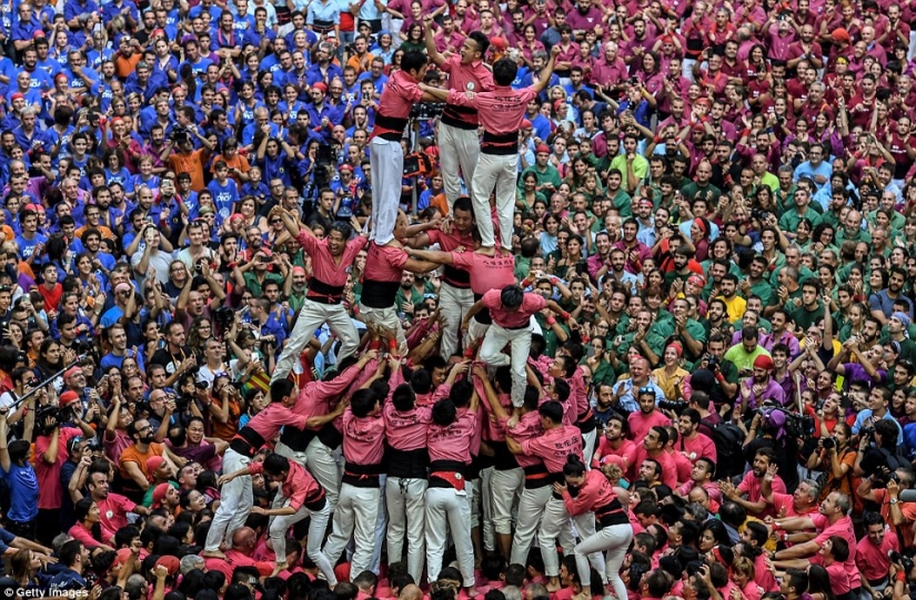 Solo el cielo es más alto: cómo los españoles construyen torres gigantes de personas