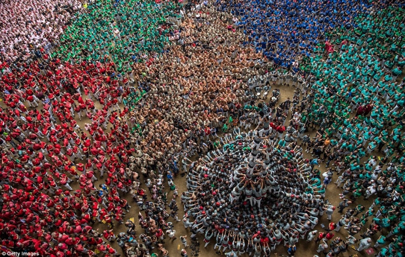 Solo el cielo es más alto: cómo los españoles construyen torres gigantes de personas
