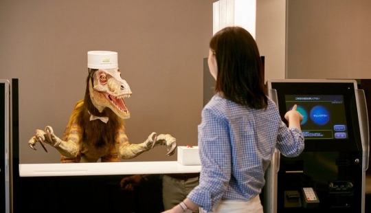 Soulless service: only robots work in a Japanese hotel