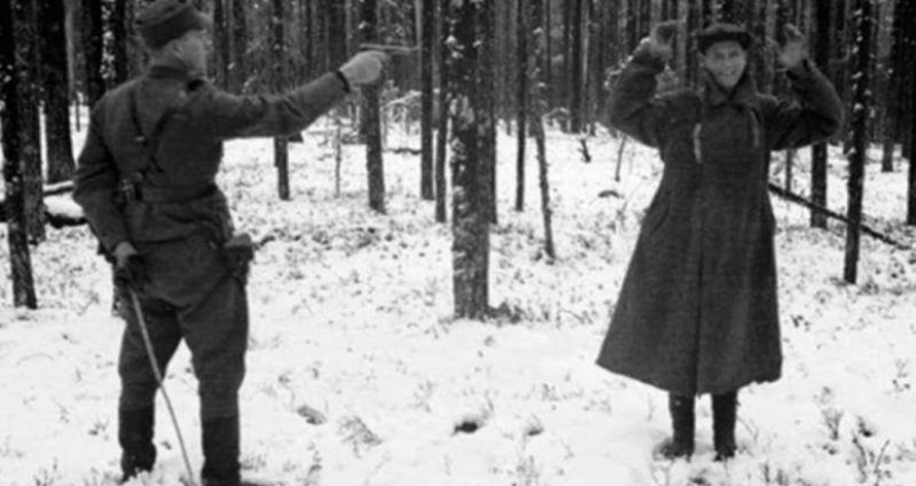 Soviet intelligence officer laughs before being shot — and other amazing photos of the Second World War Soviet intelligence officer laughs before being shot — and other amazing photos of the Second World War