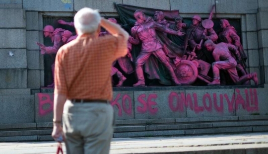 Soviet soldiers painted in Sofia