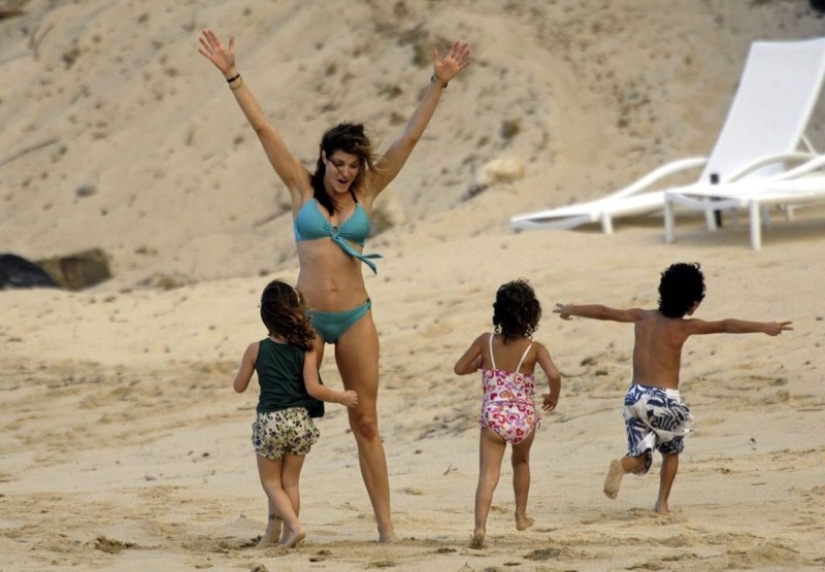 Stars with many children with a perfect body