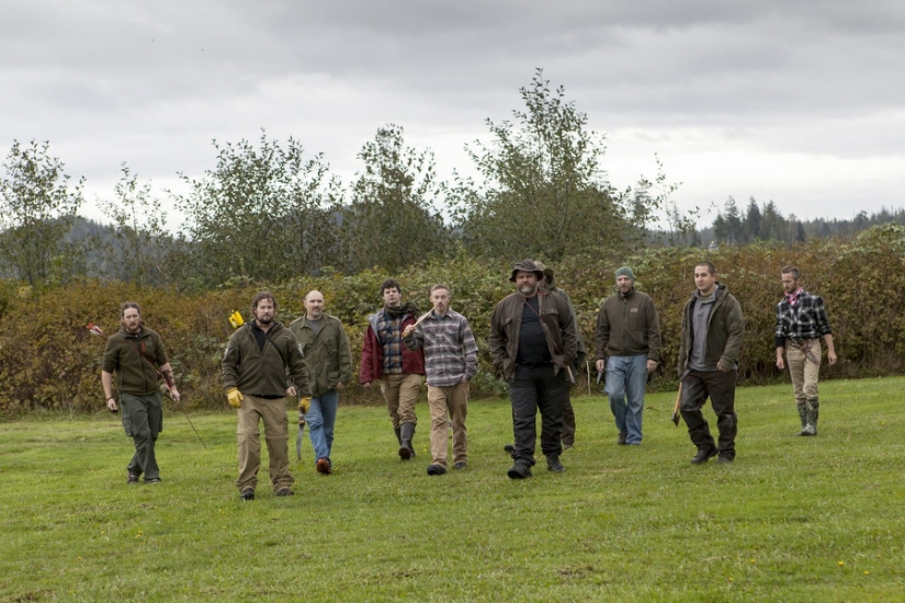 Stay alive at all costs Stay alive at all costs