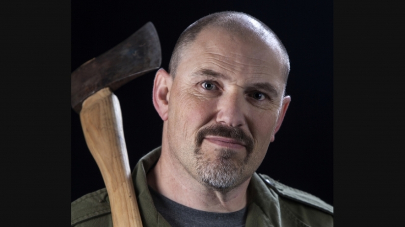 Stay alive at all costs Stay alive at all costs