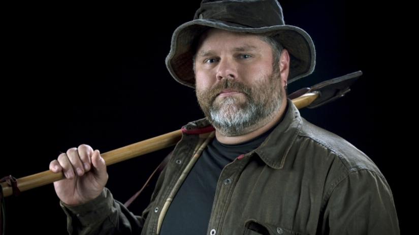 Stay alive at all costs Stay alive at all costs