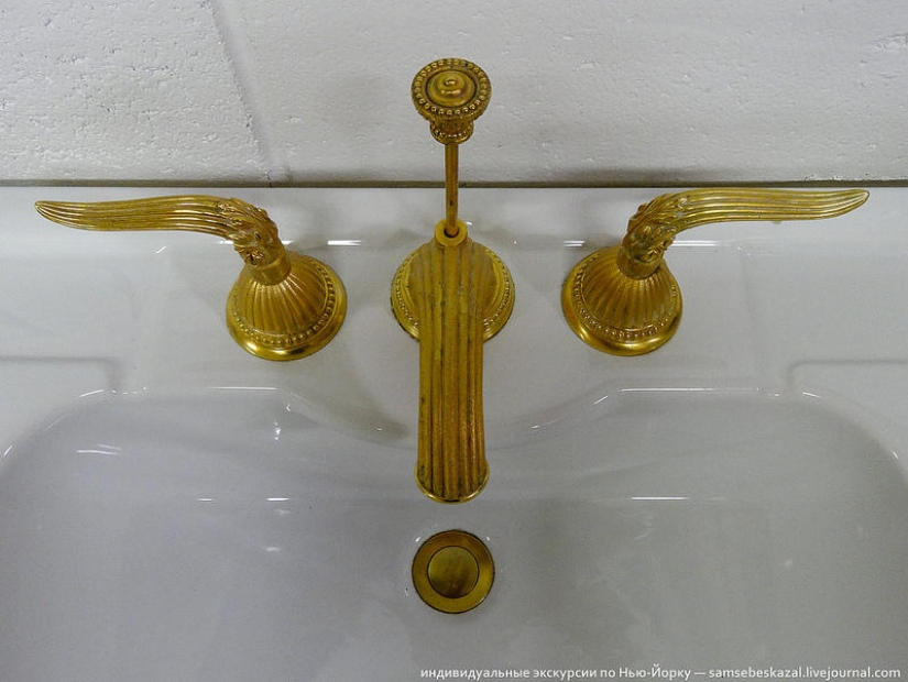 Store of used construction goods