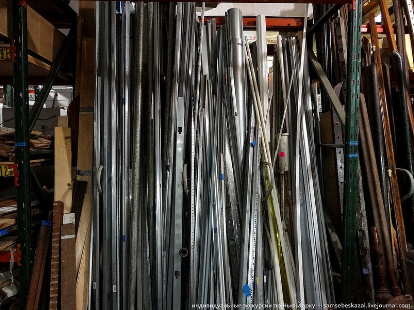 Store of used construction goods