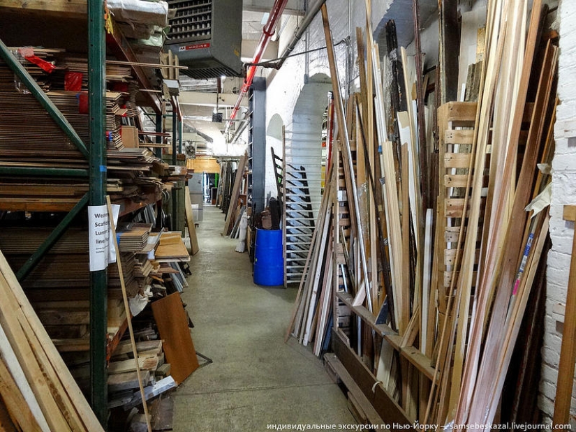 Store of used construction goods