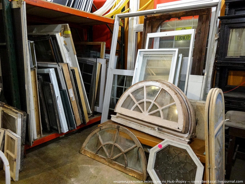 Store of used construction goods