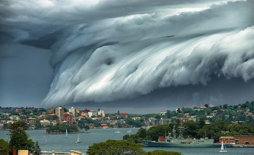 Strange tsunami cloud over Sydney