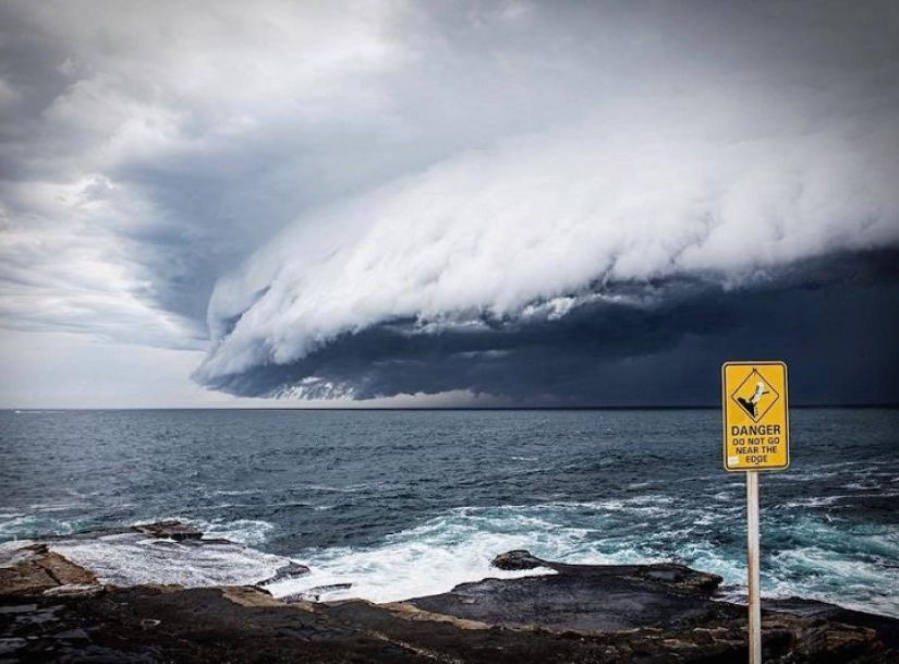 Strange tsunami cloud over Sydney