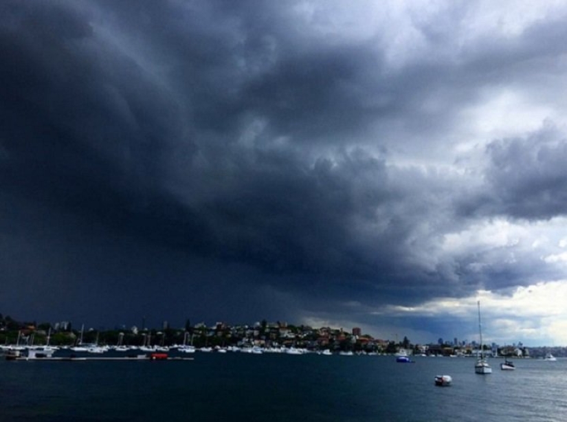 Strange tsunami cloud over Sydney