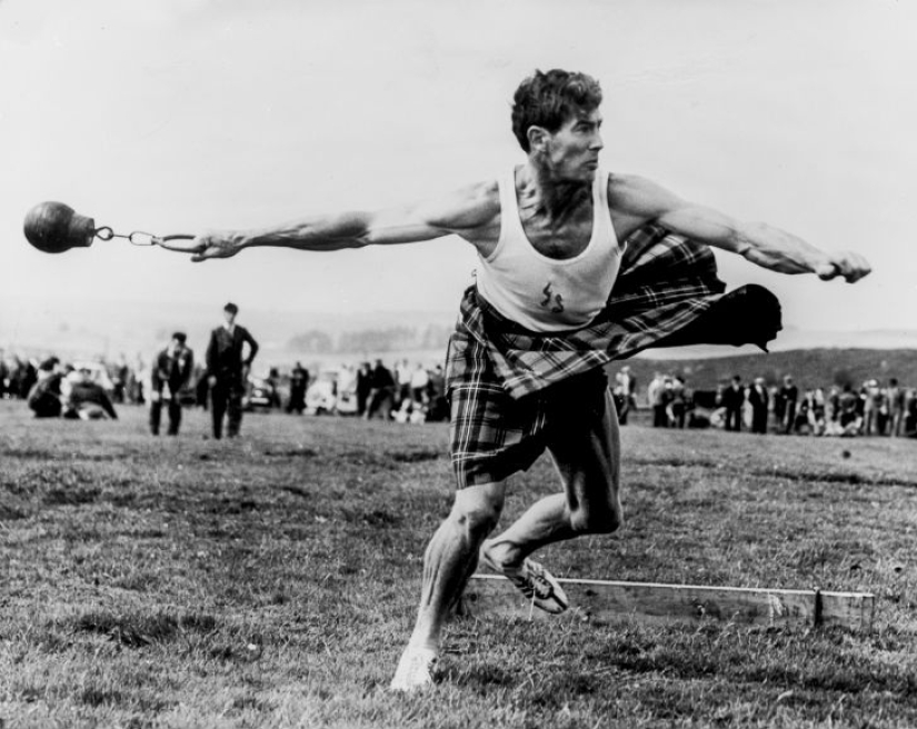 Strength, Courage and Flying Skirts - Highland Games in Scotland Strength, Courage and Flying Skirts - Highland Games in Scotland