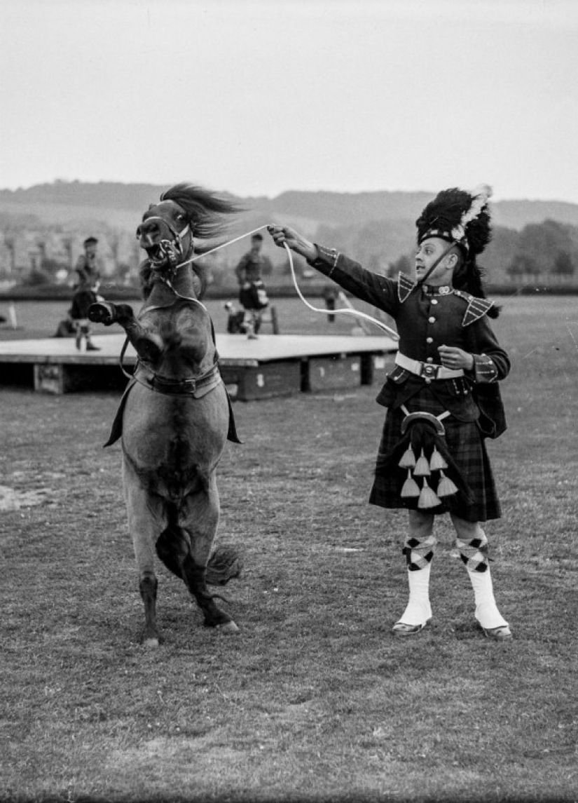 Strength, Courage and Flying Skirts - Highland Games in Scotland Strength, Courage and Flying Skirts - Highland Games in Scotland