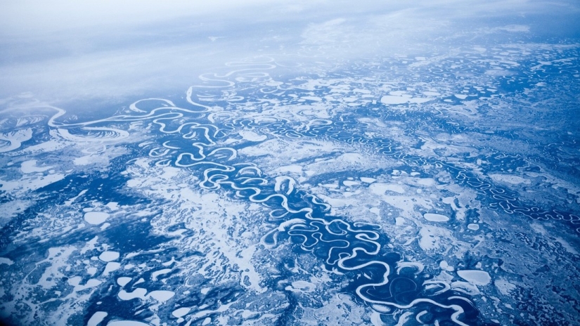 Stunning bird&#39;s eye view of Earth