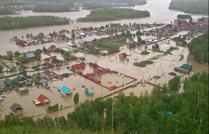 Summer in Altai began with a terrible flood