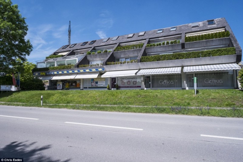 Swiss millionaires accused of racism for refusing to accept migrants