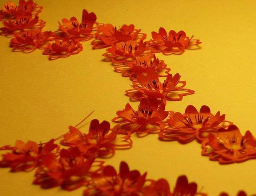 Tallado en papel por el artesano japonés Akira Nagaya Tallado en papel por el artesano japonés Akira Nagaya