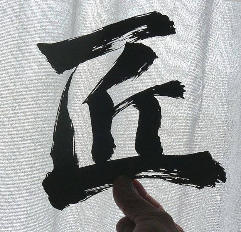 Tallado en papel por el artesano japonés Akira Nagaya Tallado en papel por el artesano japonés Akira Nagaya