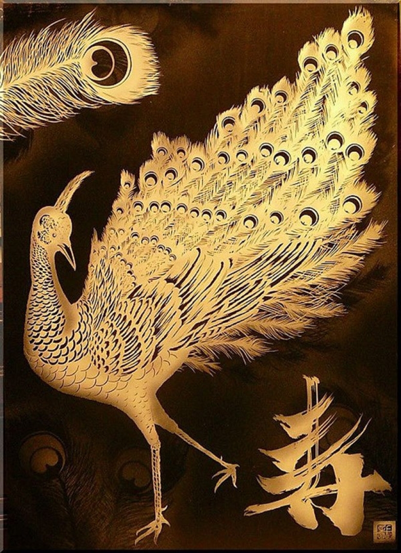 Tallado en papel por el artesano japonés Akira Nagaya Tallado en papel por el artesano japonés Akira Nagaya