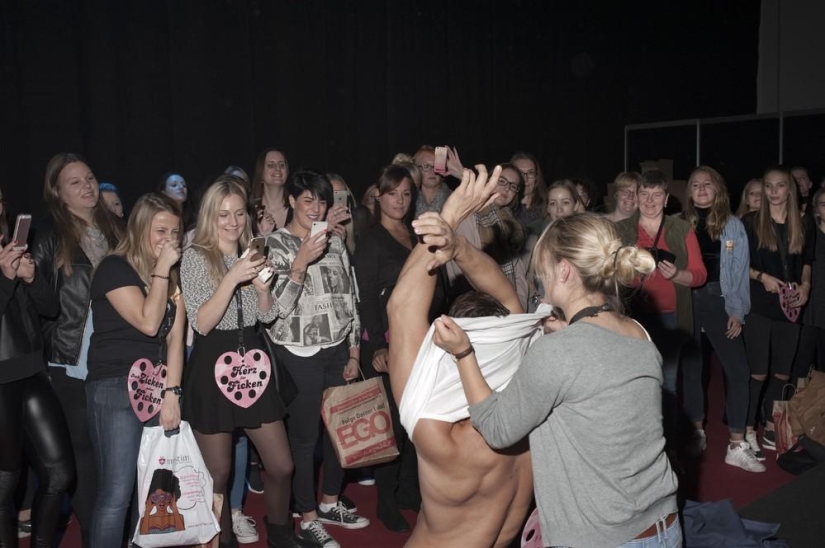 Tanto en vivo como inflable: cómo fue el festival sexual más grande de Alemania Tanto en vivo como inflable: cómo fue el festival sexual más grande de Alemania