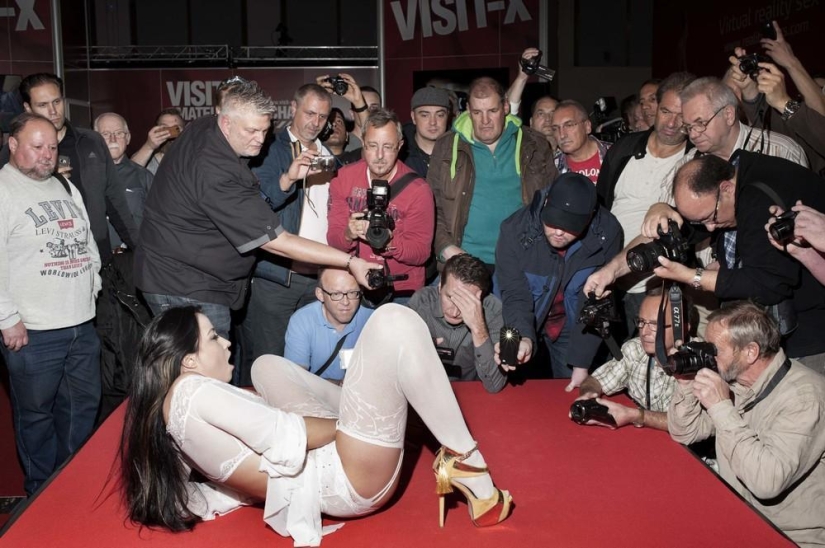 Tanto en vivo como inflable: cómo fue el festival sexual más grande de Alemania Tanto en vivo como inflable: cómo fue el festival sexual más grande de Alemania