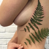 Tatuajes increíbles que no se pueden distinguir de las plantas vivas