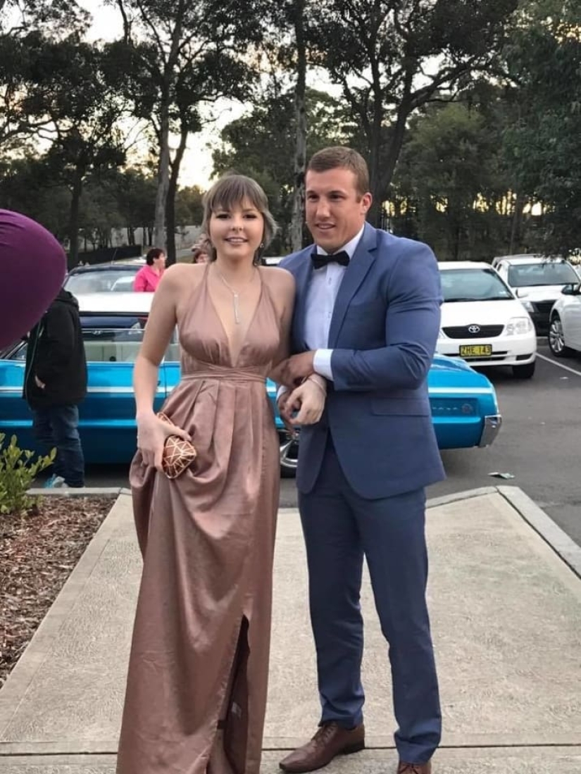 Teachers and classmates arranged a terminally ill schoolgirl graduation dream
