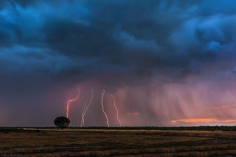 Terrifying beauty of thunderclouds
