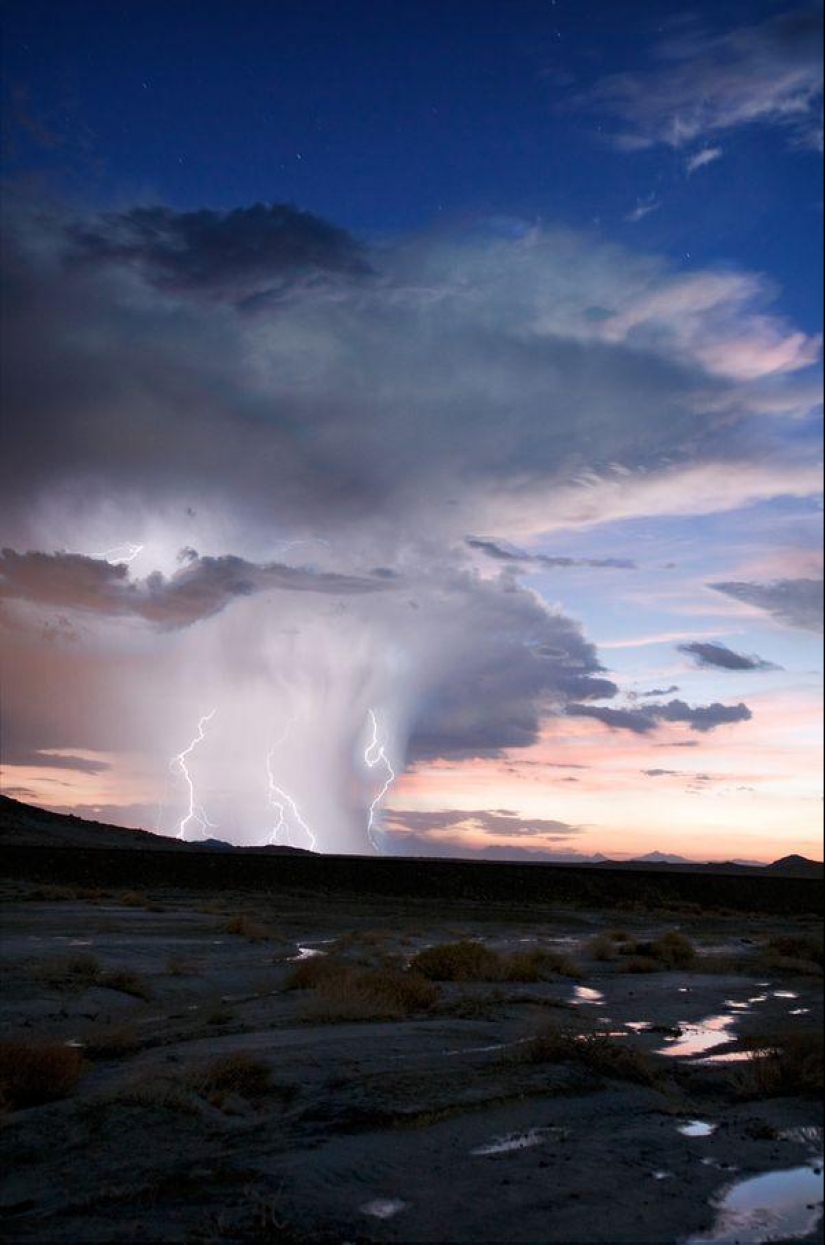 Terrifying beauty of thunderclouds