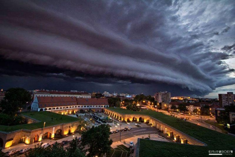 Terrifying beauty of thunderclouds