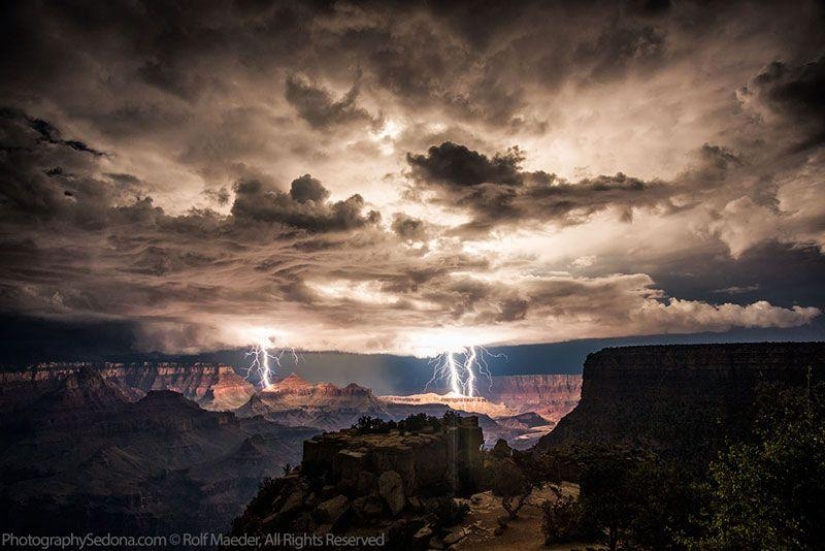 Terrifying beauty of thunderclouds