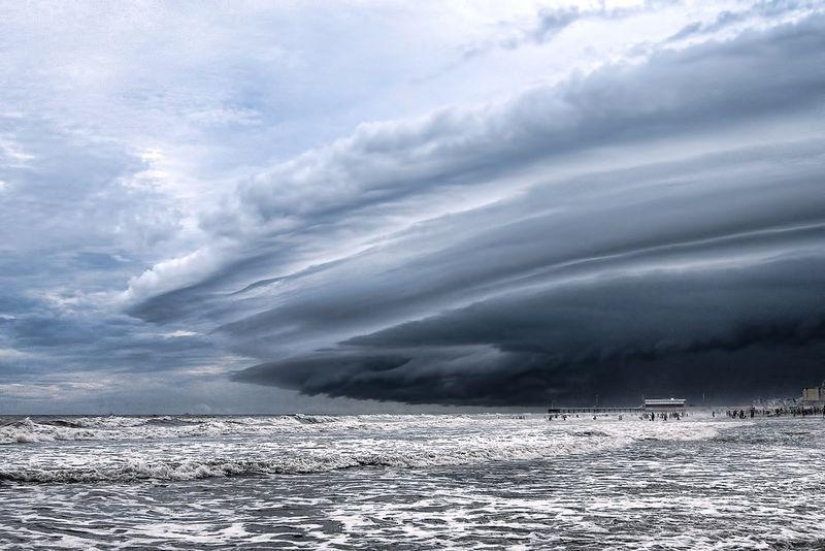 Terrifying beauty of thunderclouds
