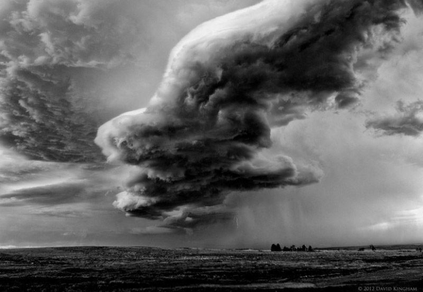 Terrifying beauty of thunderclouds