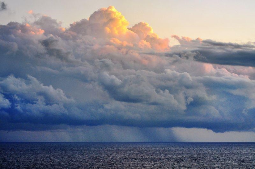 Terrifying beauty of thunderclouds