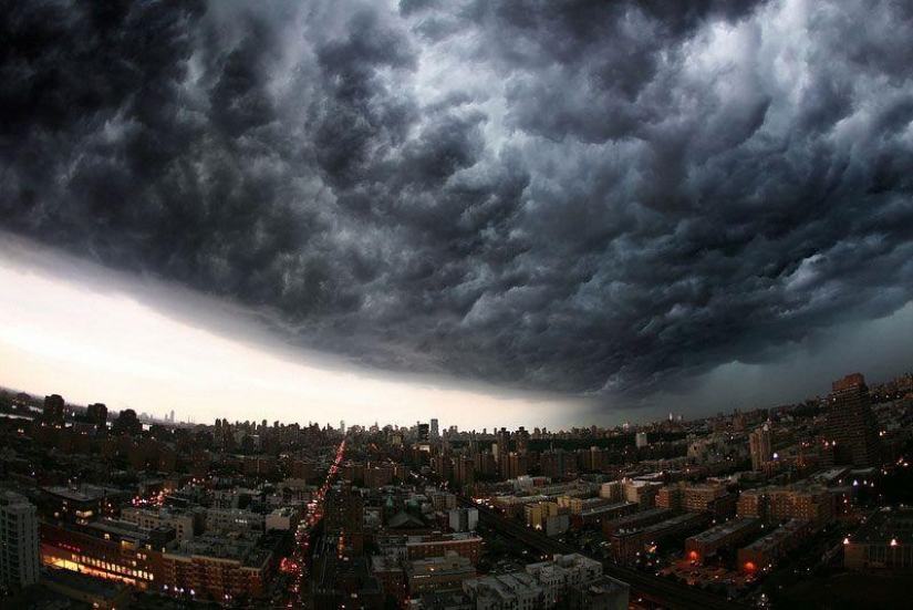 Terrifying beauty of thunderclouds