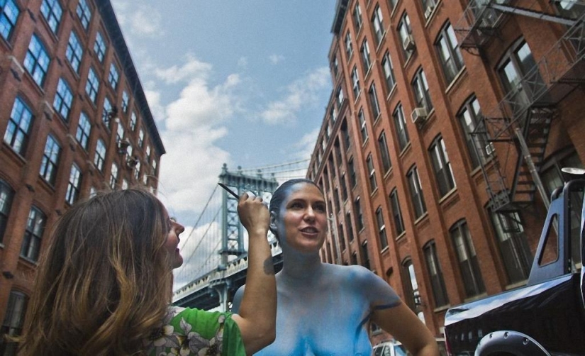 The Art of Disguise: Nude Models in New York City