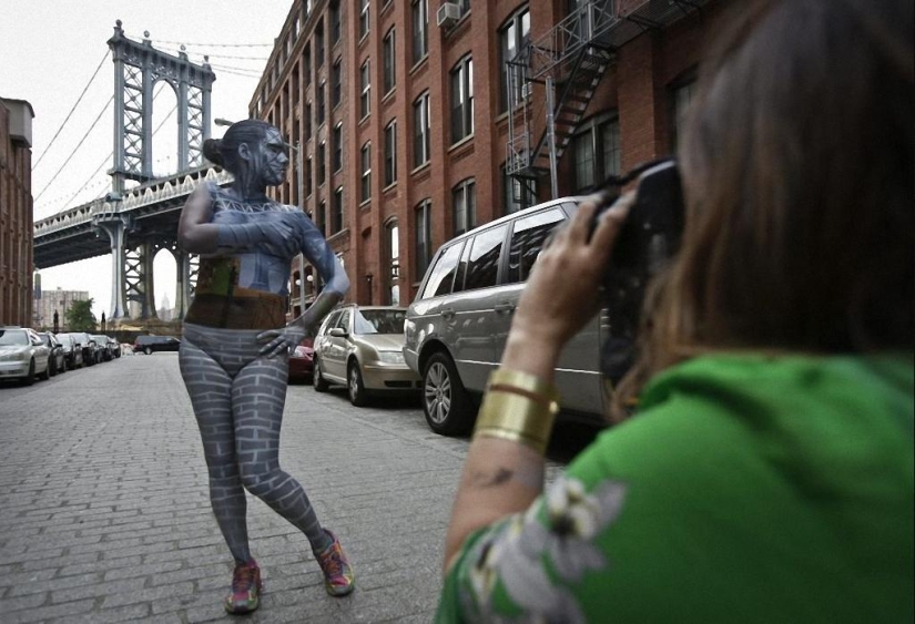 The Art of Disguise: Nude Models in New York City