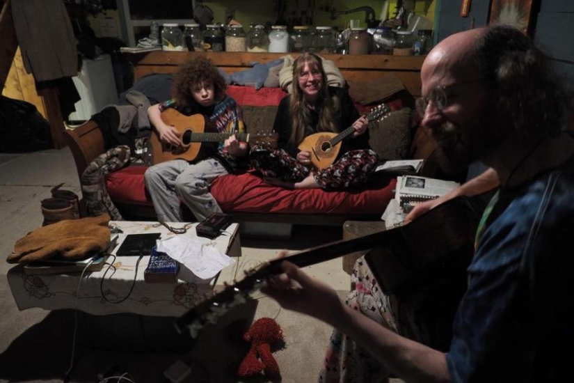 The Atchley family has been living for 18 years as hermits away from civilization