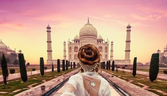 The beautiful project "Follow me" travels around India
