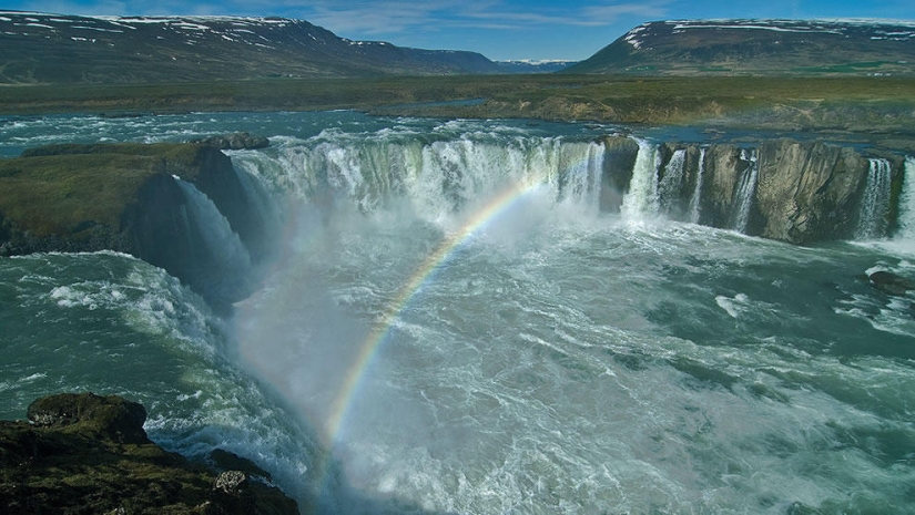 The beauty of Iceland&#39;s waterfalls in photographs