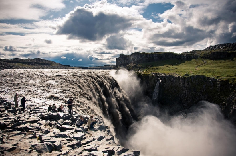 The beauty of Iceland&#39;s waterfalls in photographs
