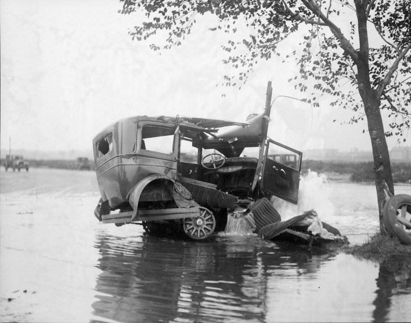 The brightest shots of car accidents of the last century The brightest shots of car accidents of the last century