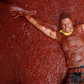 The brightest shots of the Tomatina festival The brightest shots of the Tomatina festival
