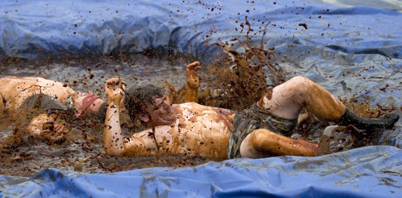 The British are going crazy - in England there was a championship in gravy wrestling The British are going crazy - in England there was a championship in gravy wrestling