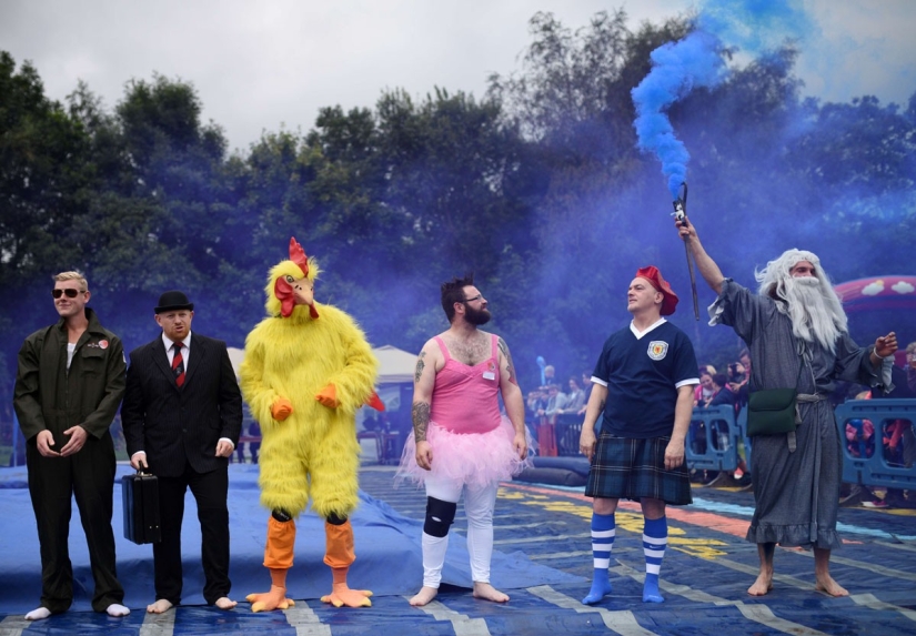 The British are going crazy - in England there was a championship in gravy wrestling The British are going crazy - in England there was a championship in gravy wrestling