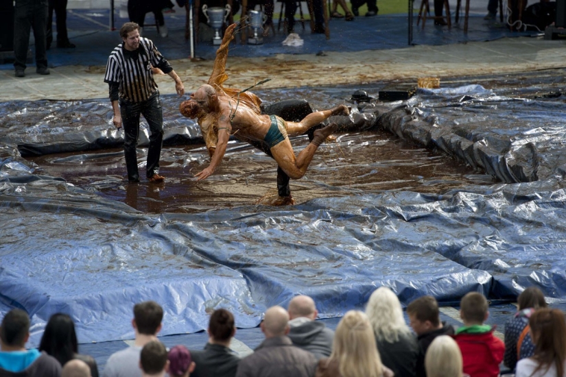 The British are going crazy - in England there was a championship in gravy wrestling The British are going crazy - in England there was a championship in gravy wrestling