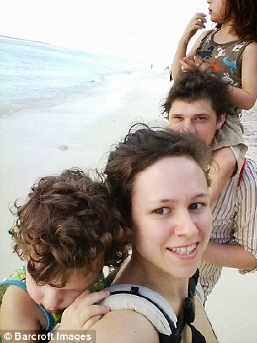 The British family decided not to send their children to school, but to travel around the world with them